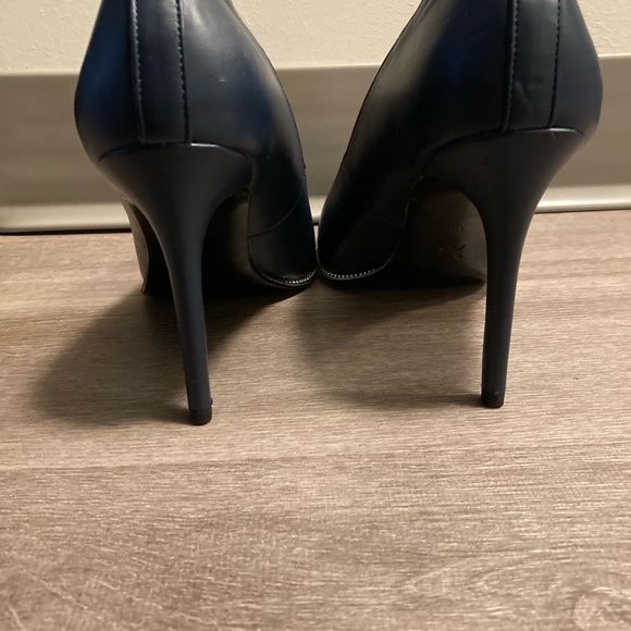 BCBG Generation casual pumps. - Picture 5 of 5